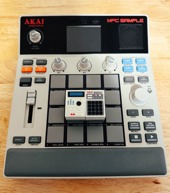 Miniature Akai MPC 2000XL USB Drive